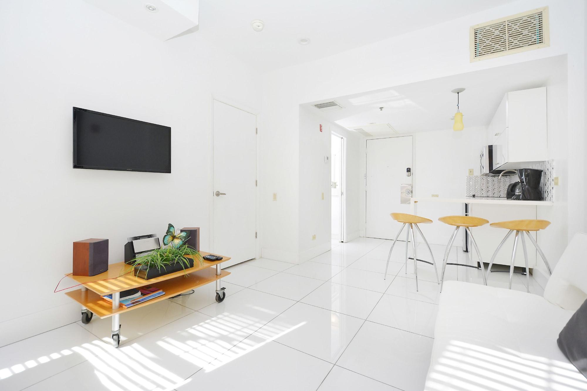 First Street Apartments Маями Бийч Екстериор снимка